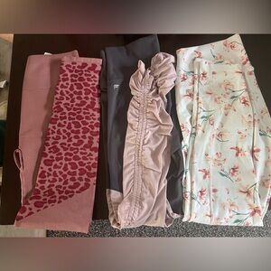 Fabletics mauve, Gray, and White floral Leggings Set